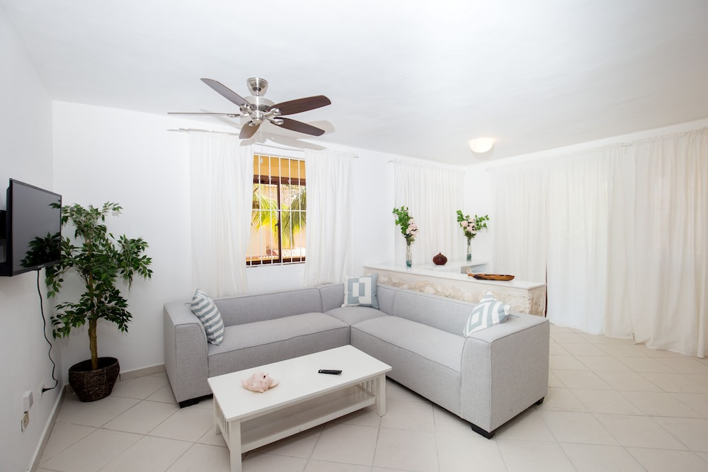 Los Corales Beach Village