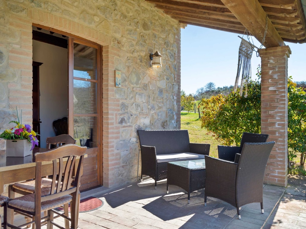 Quaint Cottage in Citta Della Pieve With Pool