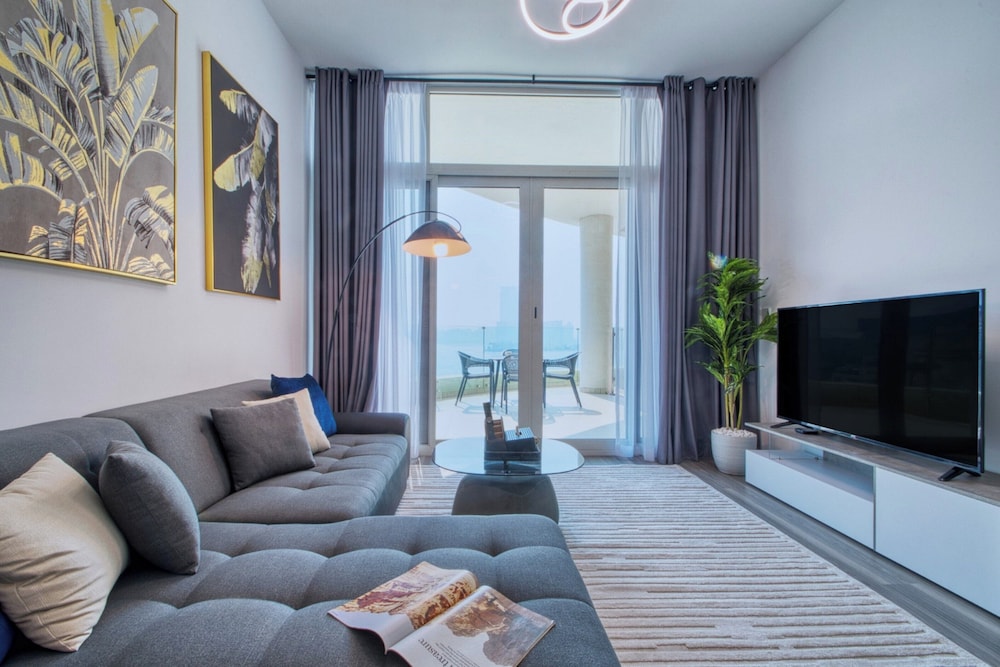 GLOBALSTAY. Azizi Royal Bay Apartments