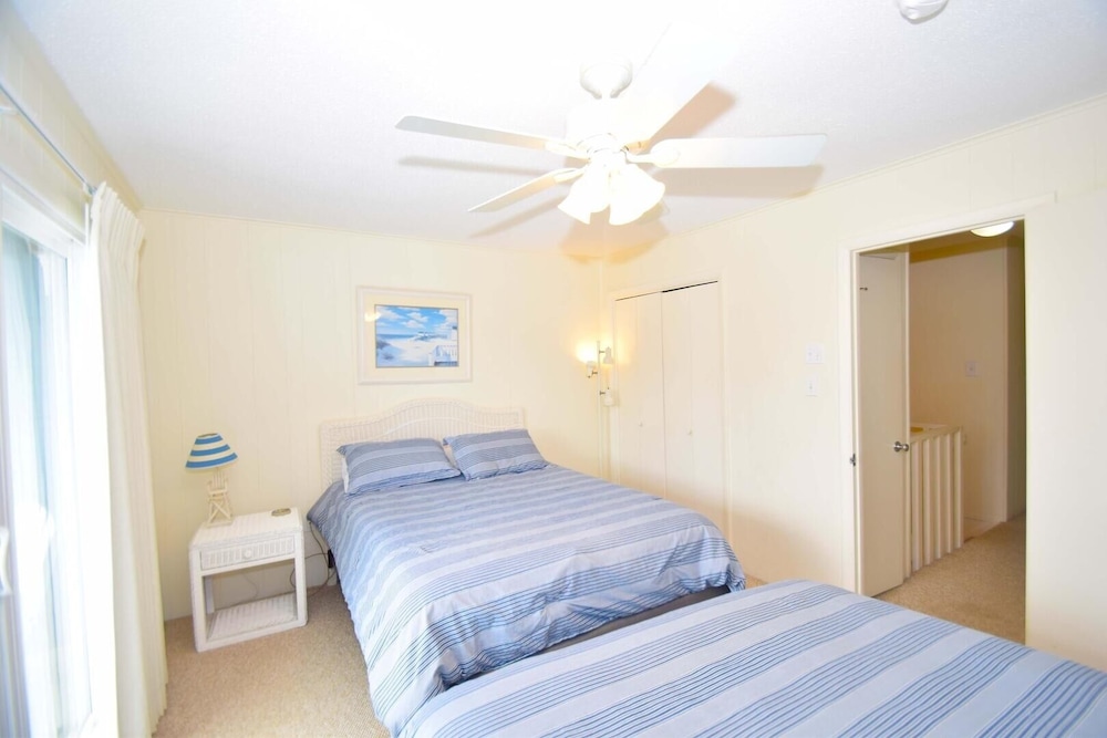 Vantage Point 5 2 Bedroom Townhouse by RedAwning view 5