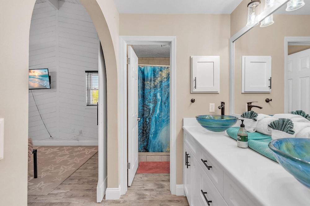 Bates Avenue House