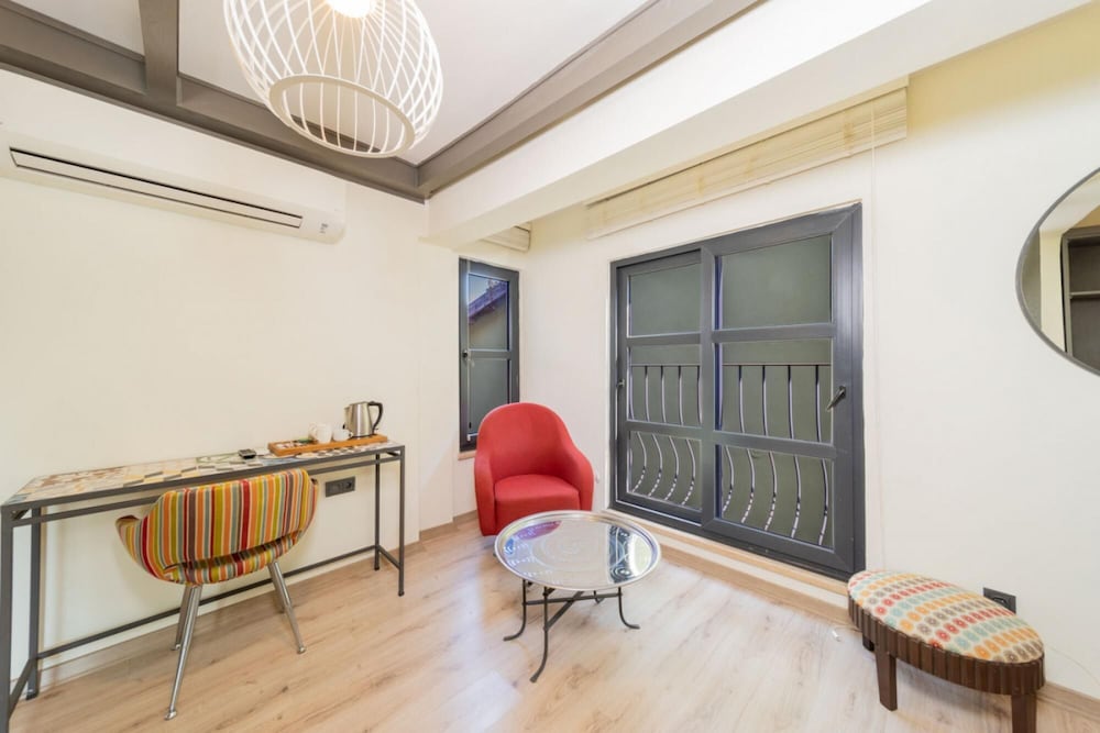 Delightful Flat Near Hadrian s Gate