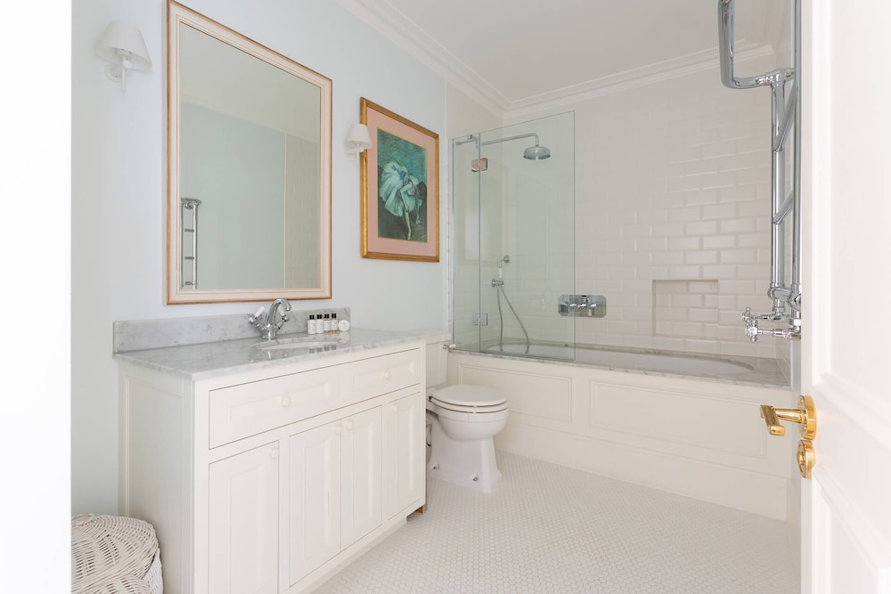 Brunswick Gardens II by Onefinestay