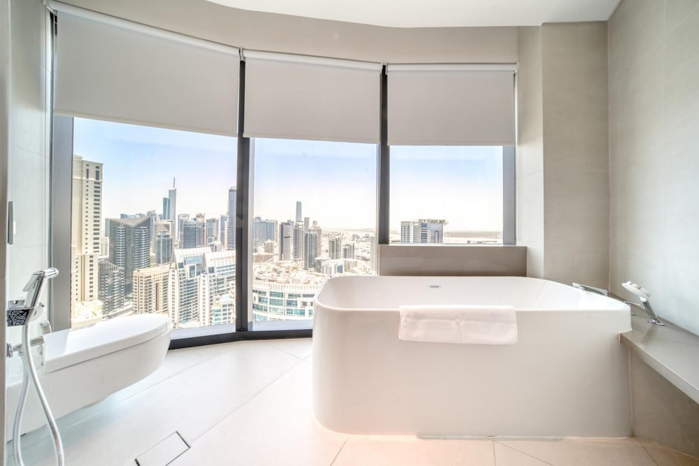 Serene Beachfront Ain Dubai View at Address JBR