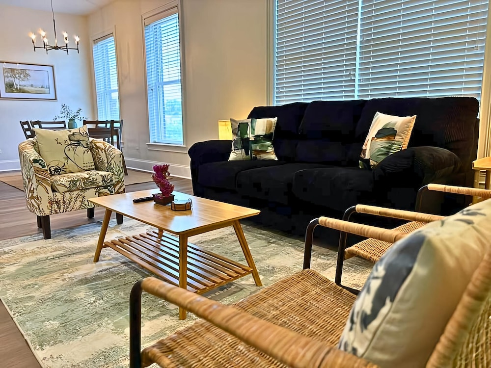 Well-Equipped 2BR - Greenbay 301