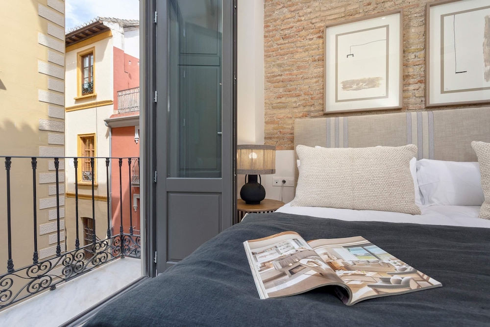 Exclusive 2-bedroom Near the Cathedral. San Matías I