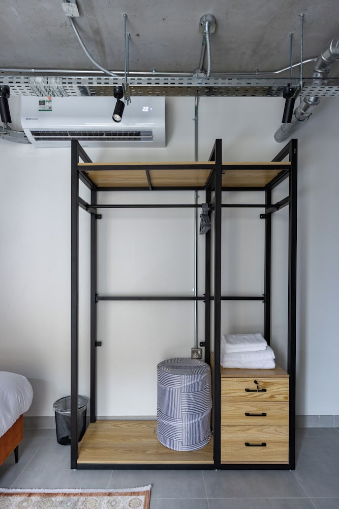 C LIVING 3 - ALMALQA