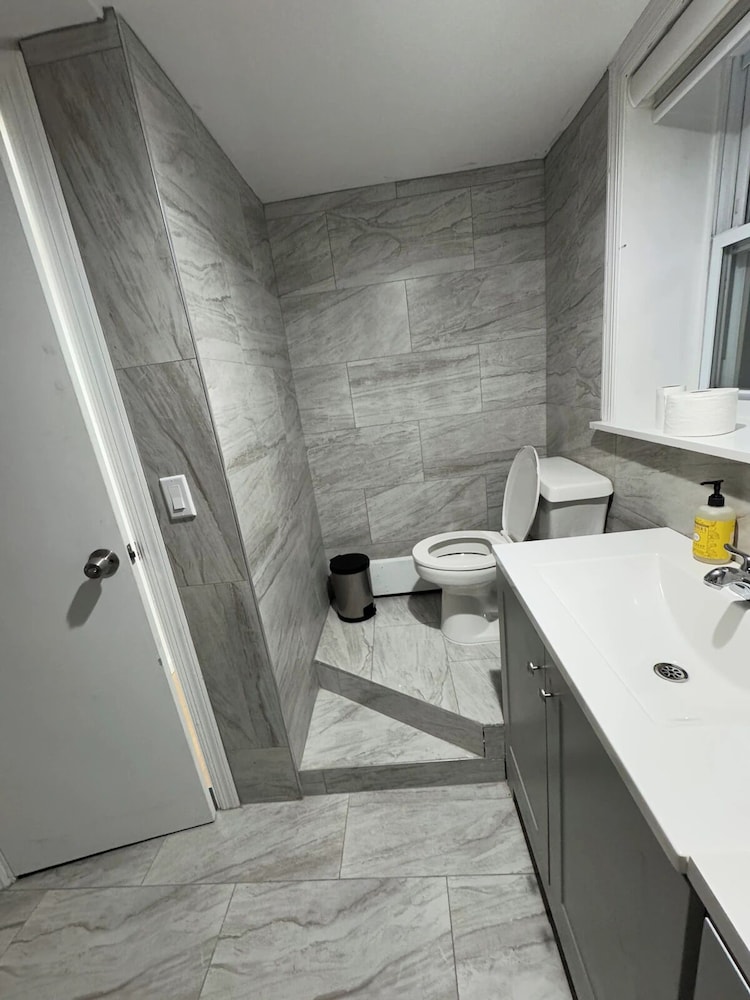 Luxe 1BR Oasis - Prime NY Stay
