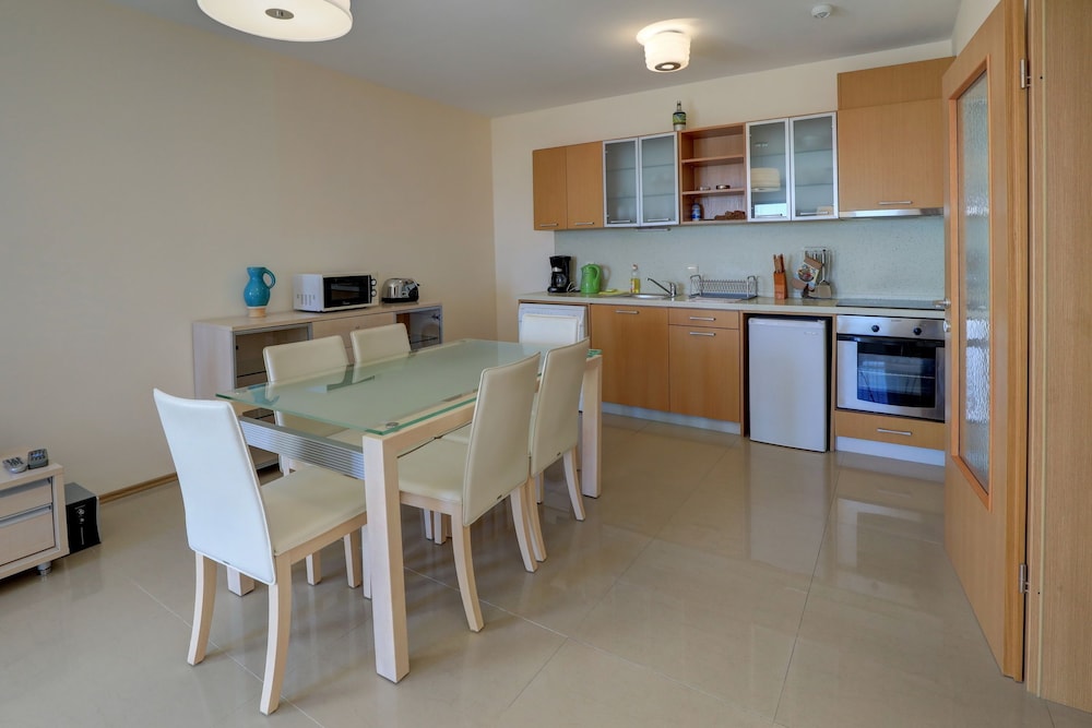 Lighthouse Luxe Estate Apart & Villas