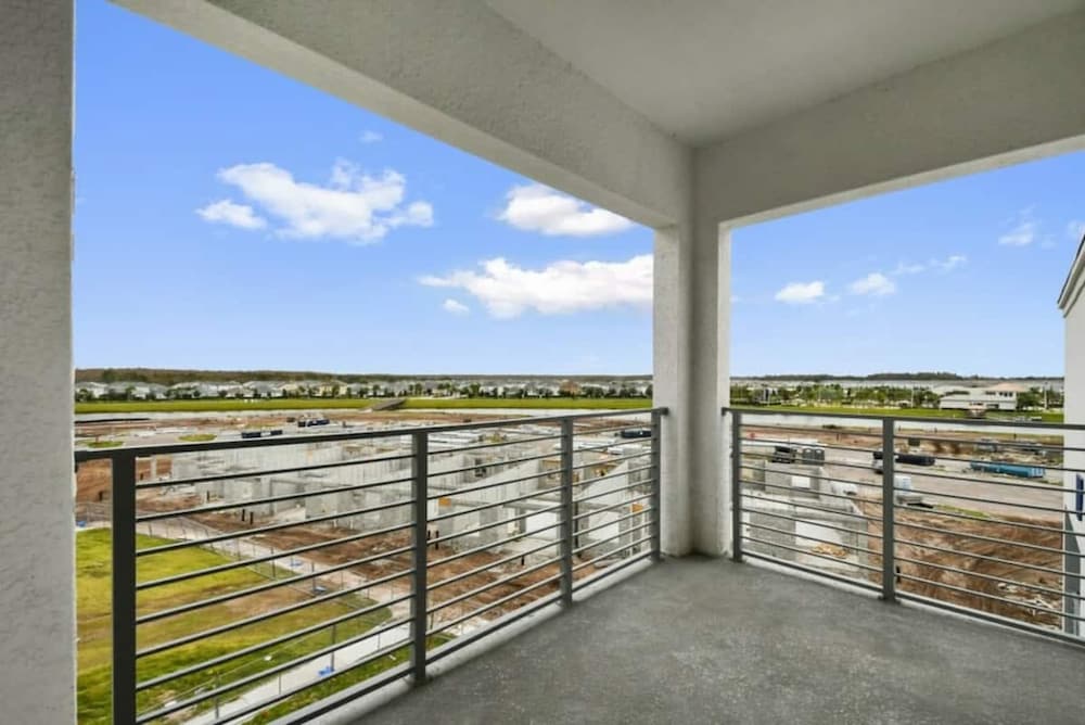3120 Unit 406 Stunning 2B Apartment
