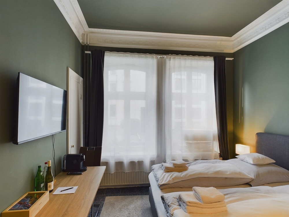 Art Apartments