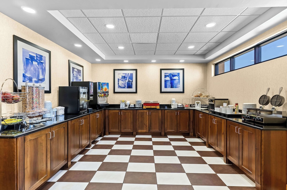 Cheyenne Vacations - SureStay Plus Hotel by Best Western Cheyenne - Property Image 6