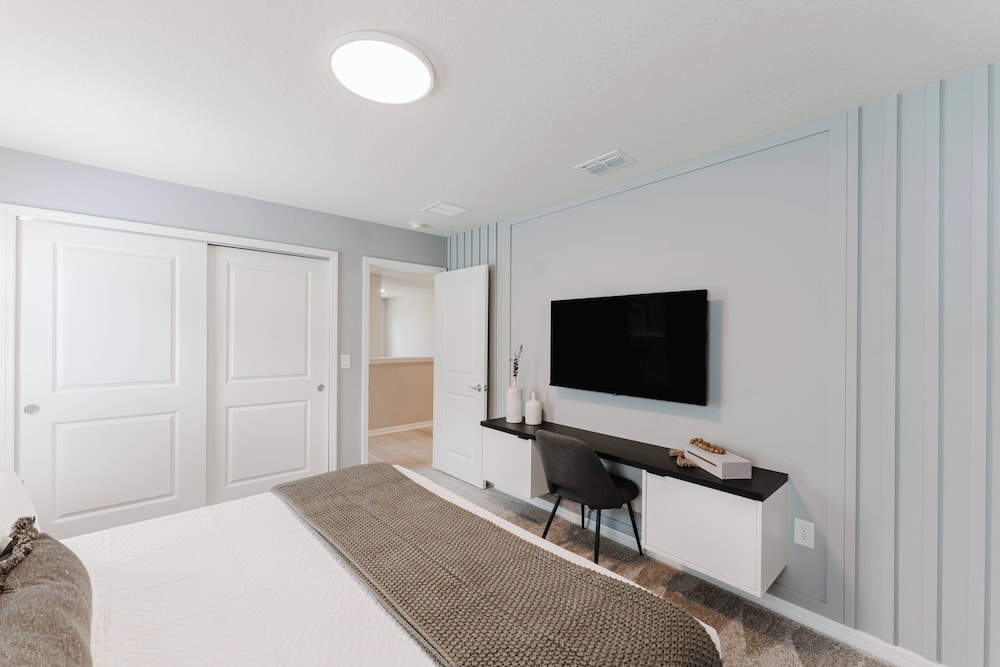 Stunning 8BR Pool Gameroom Minutes to Disney