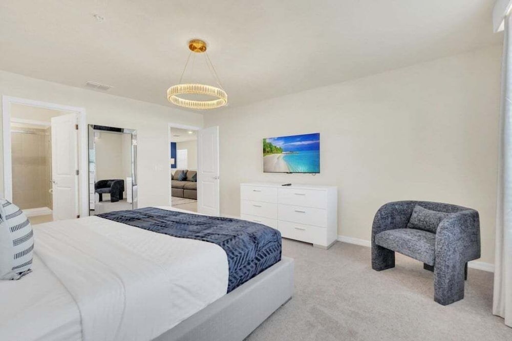 The Cutest Tonwhome & Private Splash Pool! 5 Bedroom Townhouse
