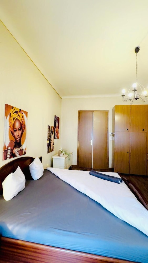 2BR Apartment for 5 Near Stadthalle