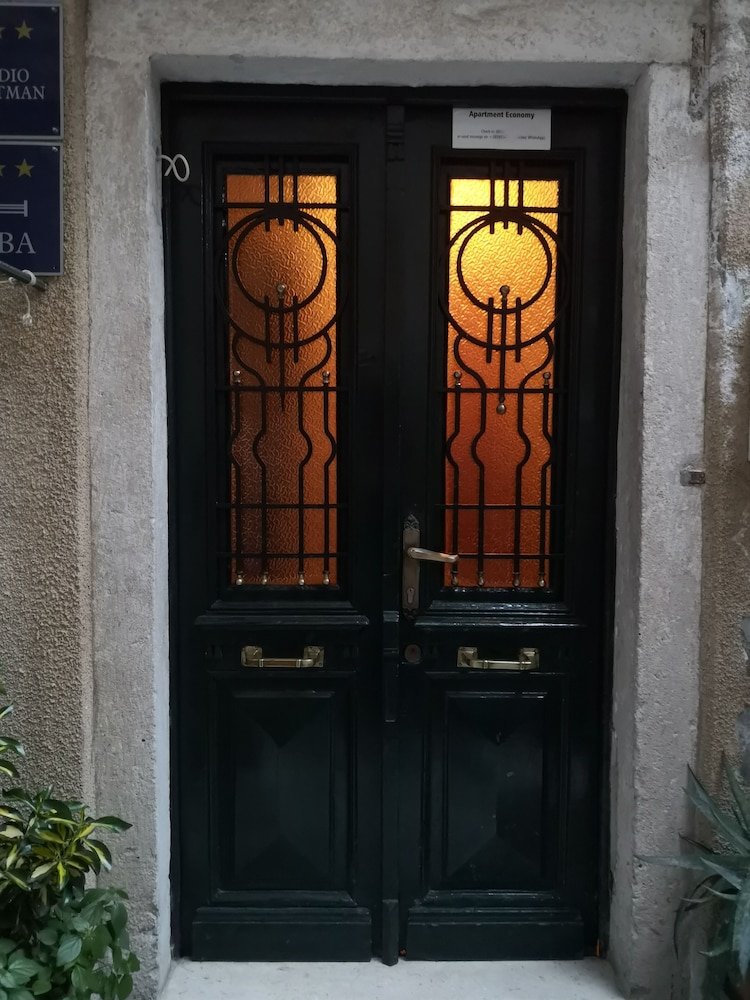 Old Town Economy Apartments