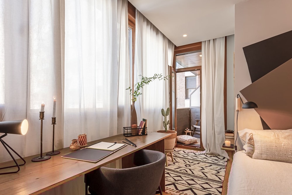 Guban - 2 Bedroom and Balcony in Azca