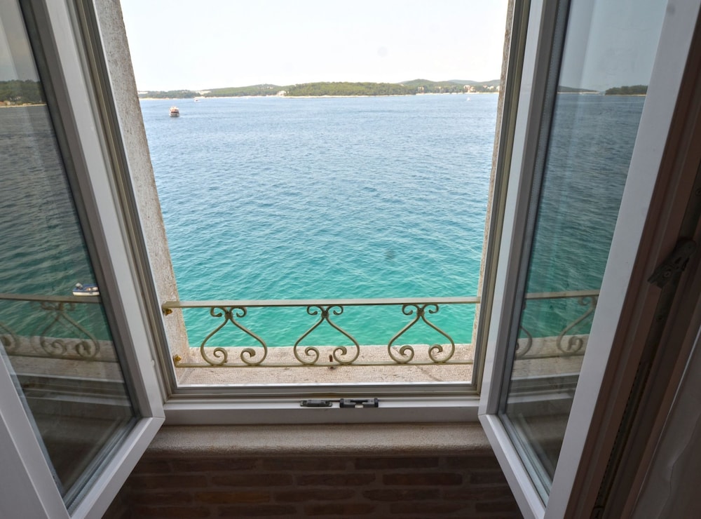 Serene Sea View Rovinj Apartment