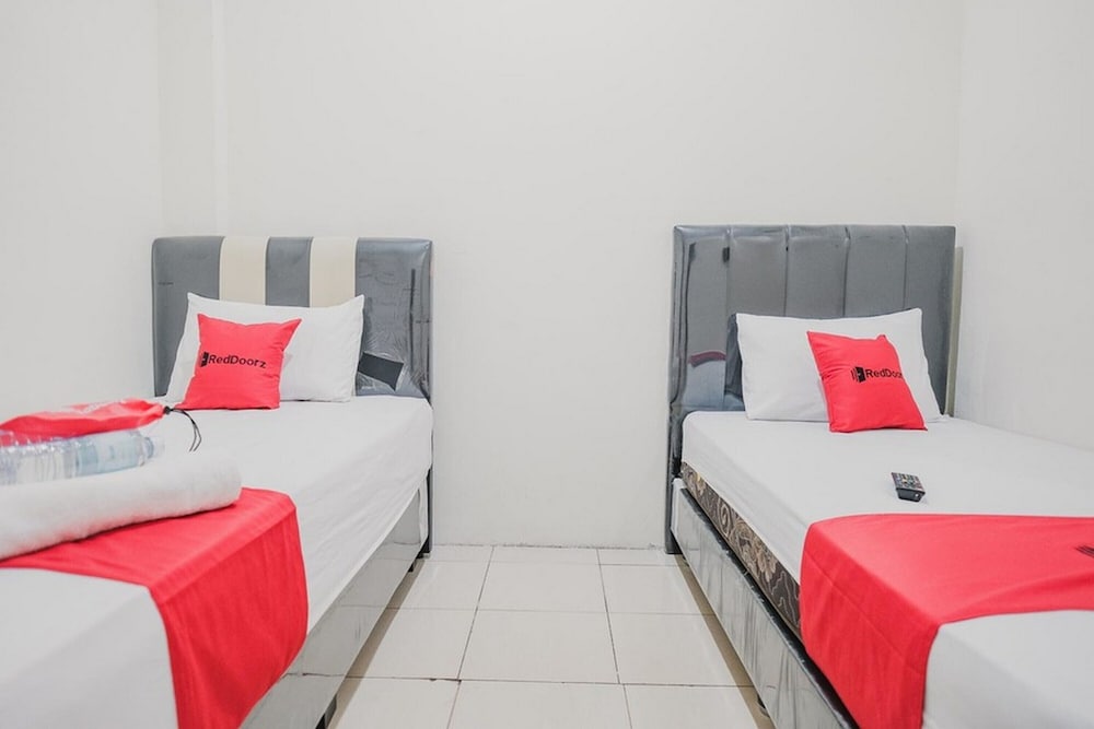 RedDoorz Syariah near Suzuya Mall Banda Aceh view 3