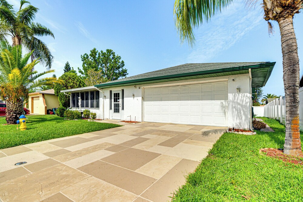 6 Mi to Hudson Beach: Port Richey Home w/ Patio!