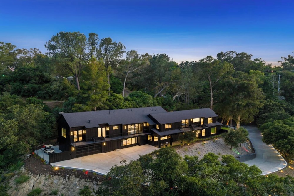 Oak Haven Sanctuary - Grand Estate With Pool, Guest House & Scenic Views