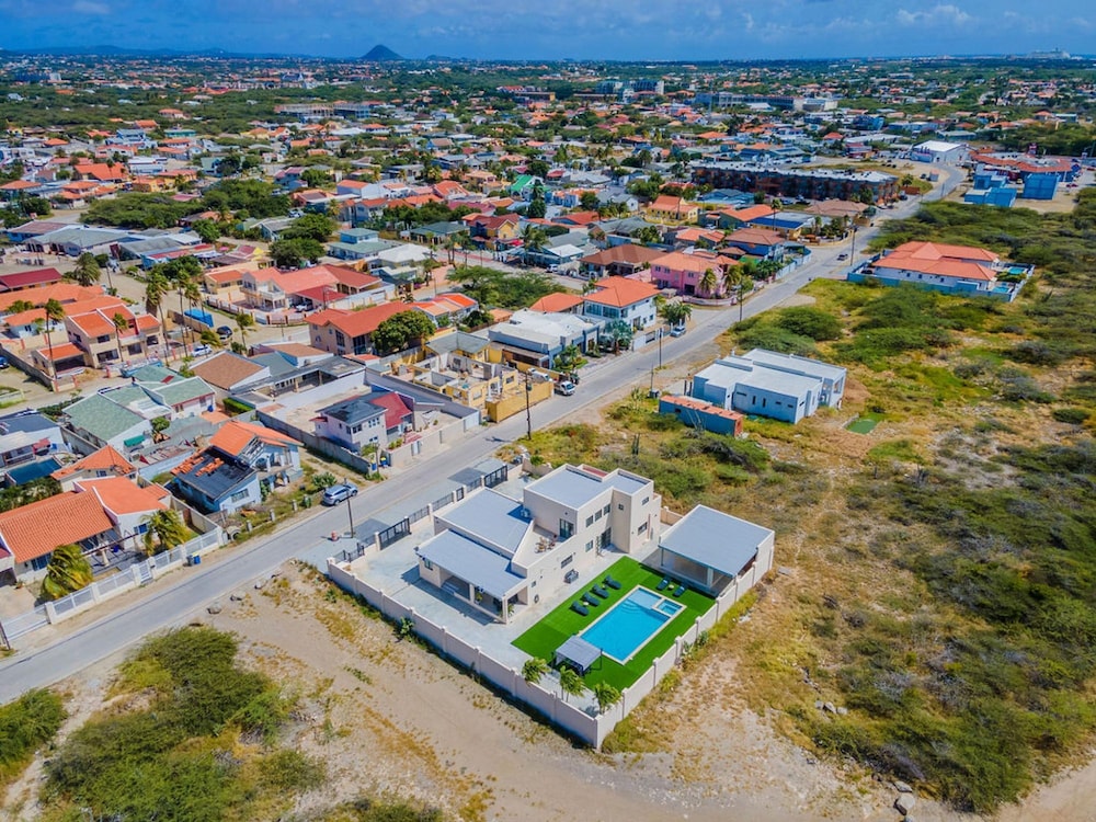 NEW 4br4ba Villa Across of Palmbeach w Pvt Pool