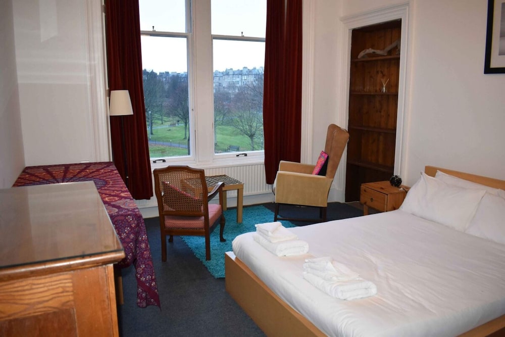 Traditional Apartment oer the Meadows