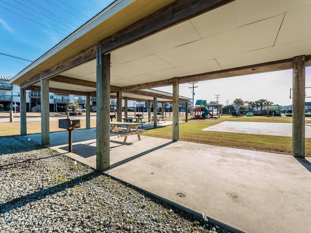 Queens Grant by Topsail Realty