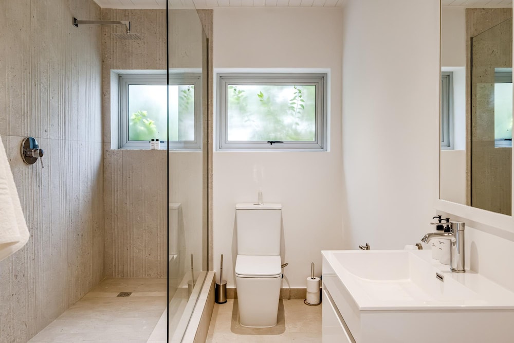 Idyllic Camps Bay Villa w 2 Pools Buddha Retreat