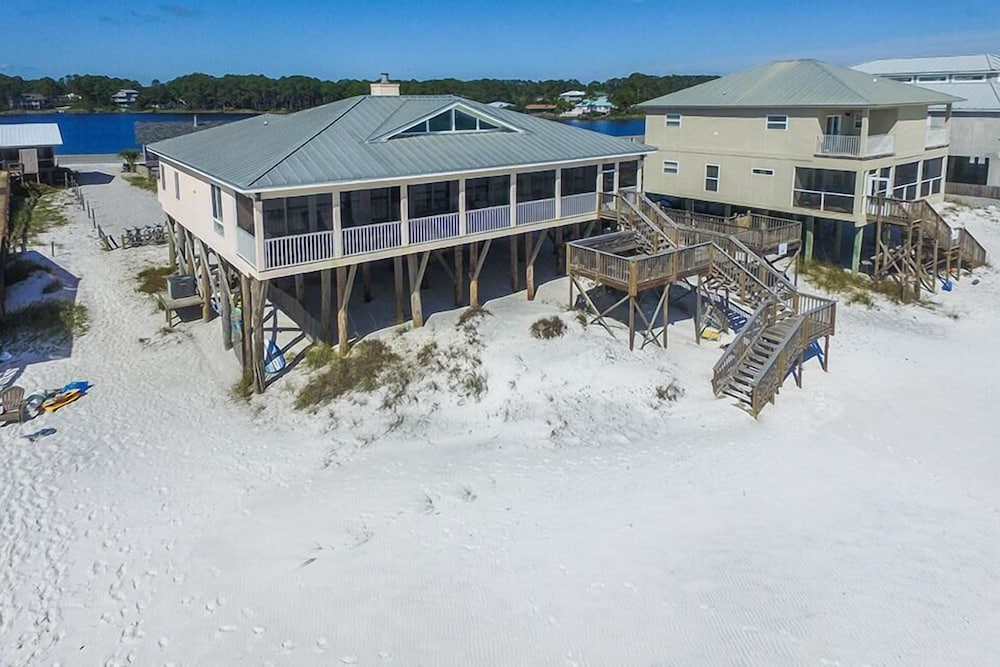Luna Sea 4 Bedroom Holiday Home by Five Star Properties