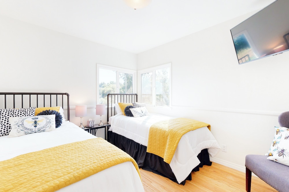 Two Dog-friendly Home, Close to Wine Country