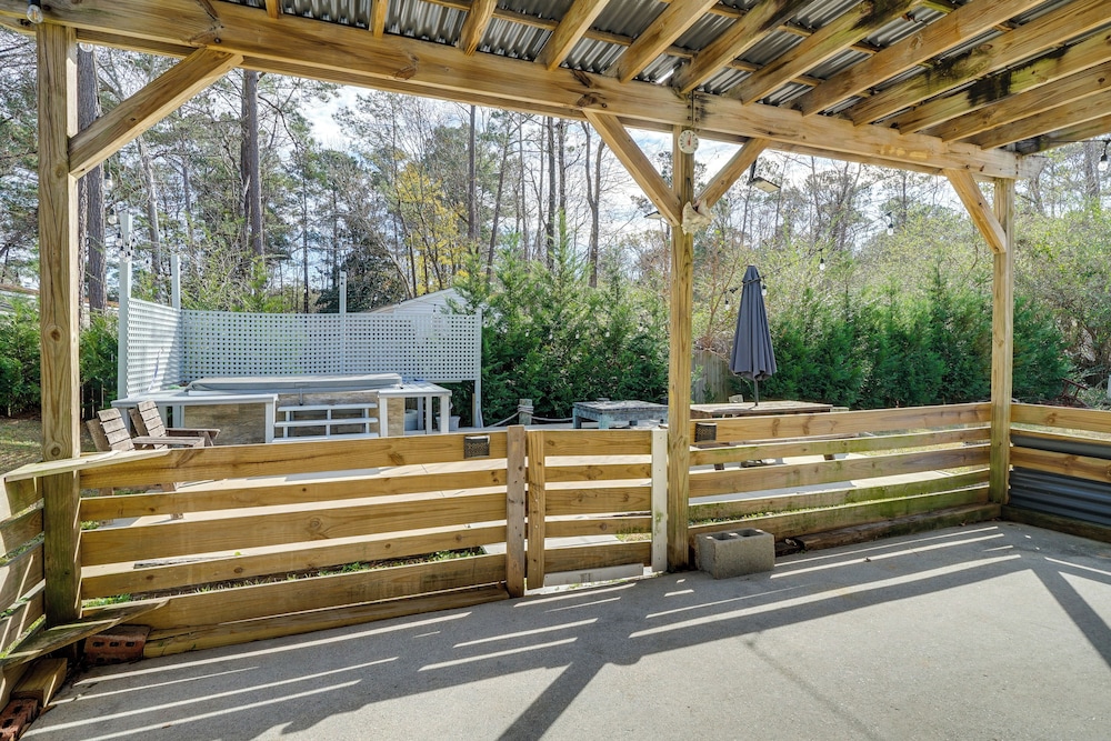 Pet-friendly Home w/ Private Hot Tub in Wilmington