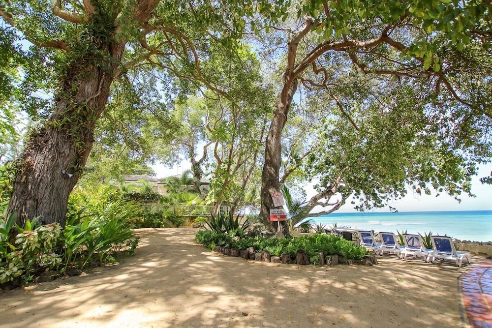 Beachfront Classic 3-bed House - Whitecaps by BSL Rentals
