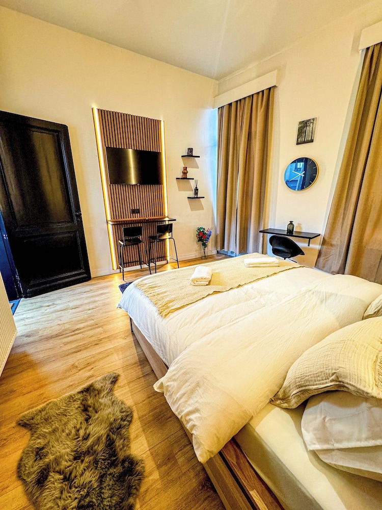 Comfy 5BR Apartment in Heart of Ghent