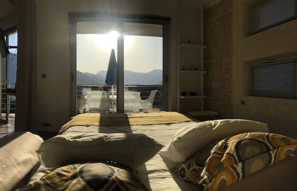 2 Beds, Fjord Panorama and Pool in Dobrota photo 3