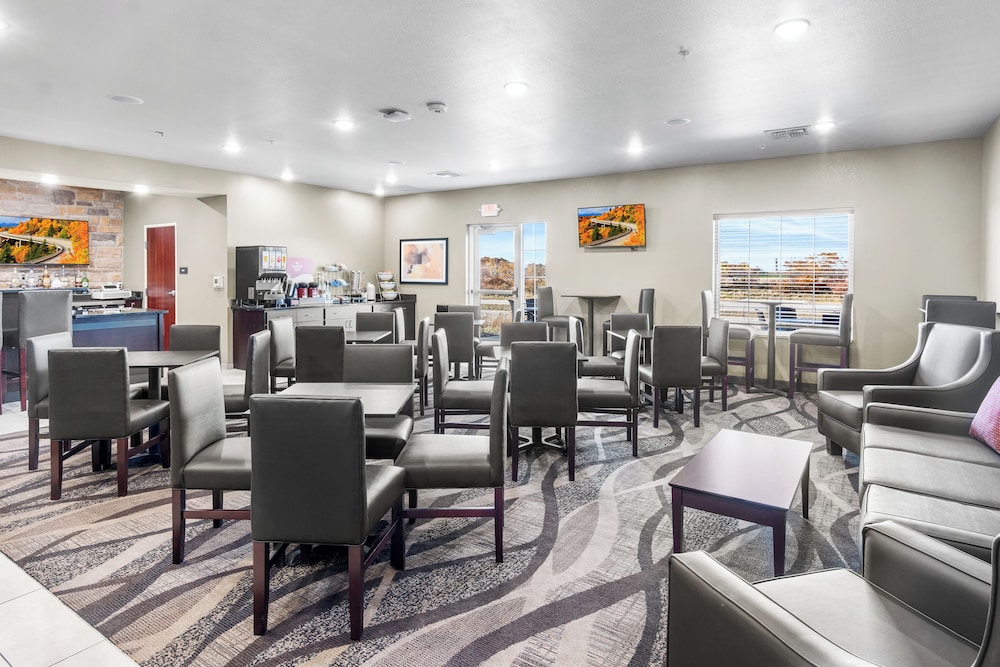 Cobblestone Hotel & Suites - Eaton