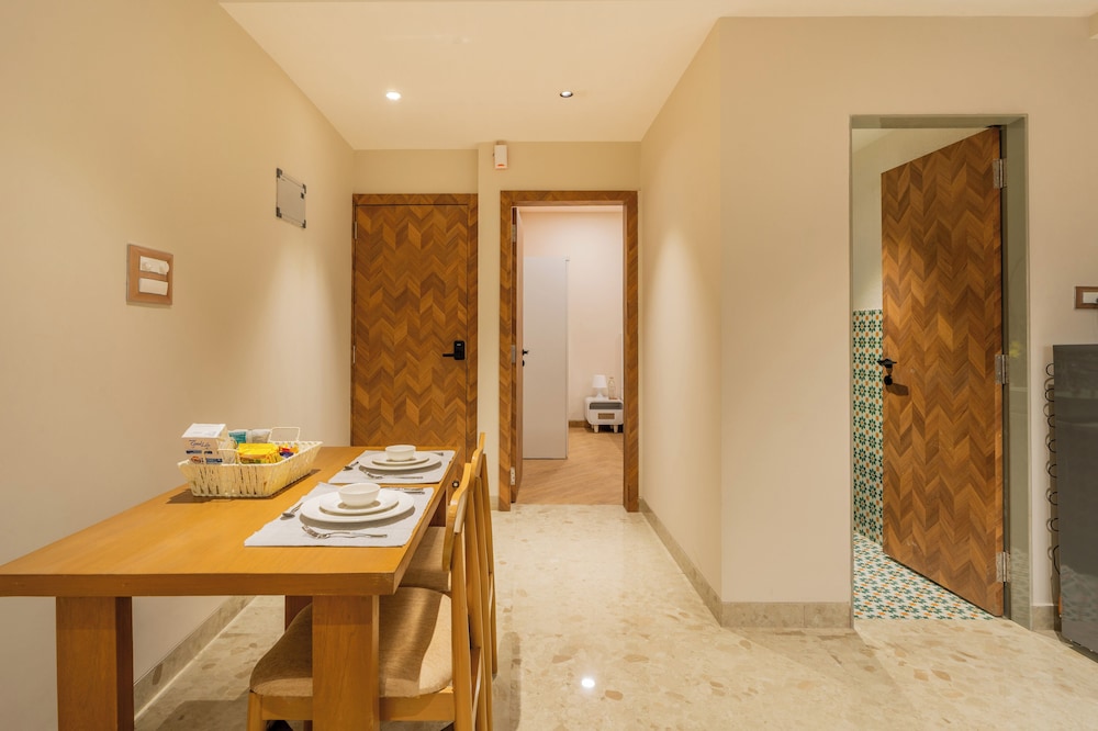 ELIVAAS Kamerios Verano 1 BHK with Pool
