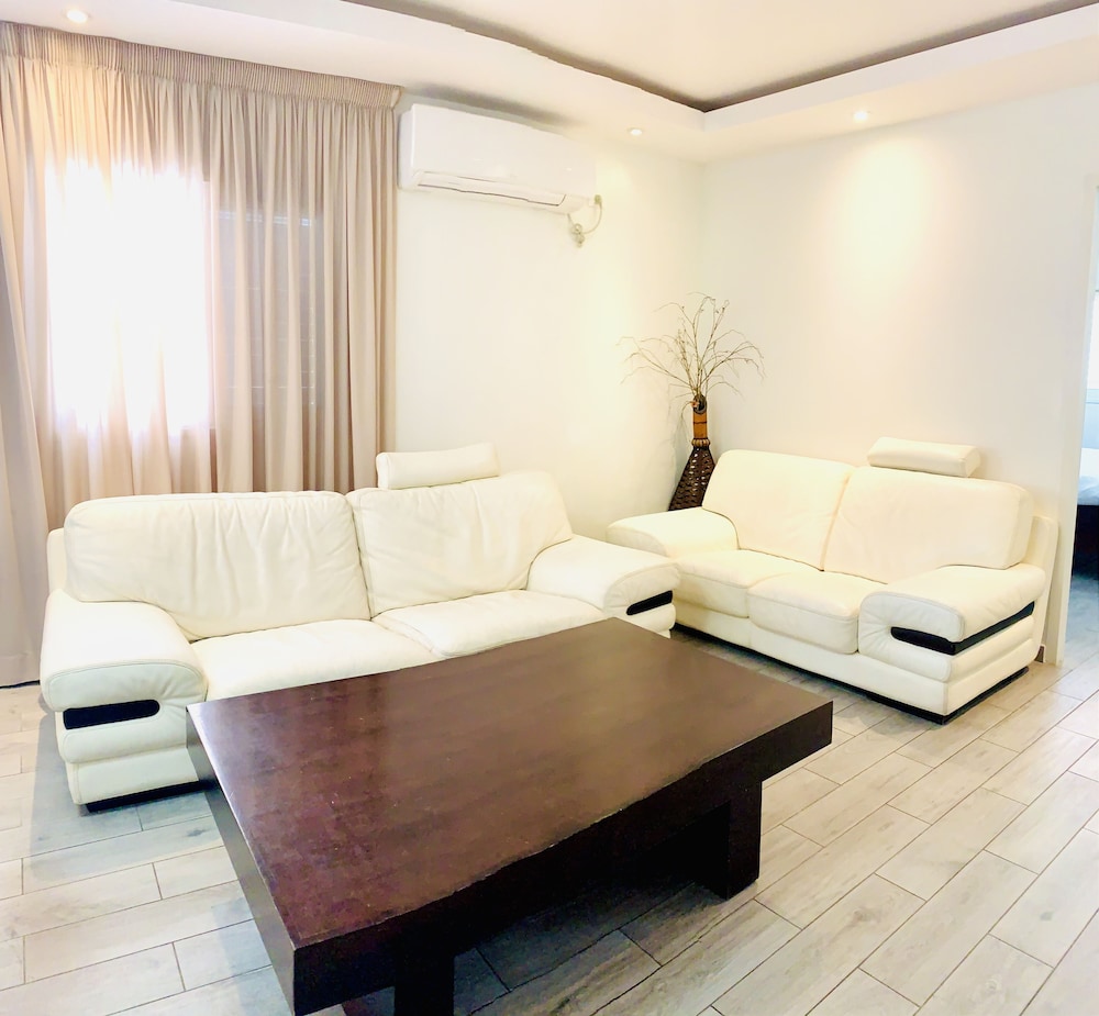 Royal Lea Apartments