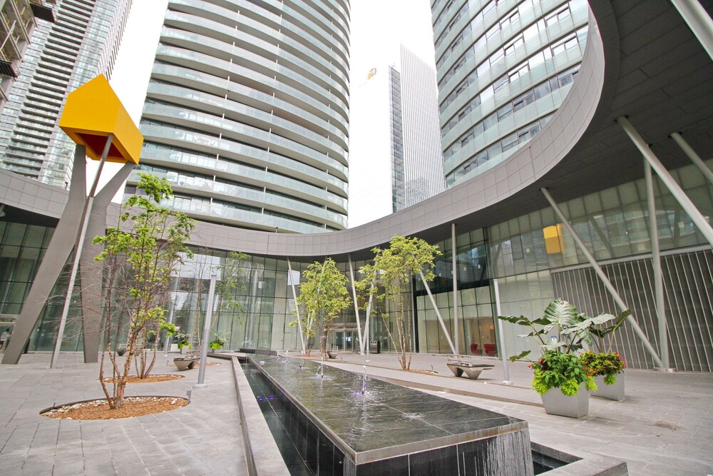 High-Rise Junior 2Br Condo downtown - Image 4