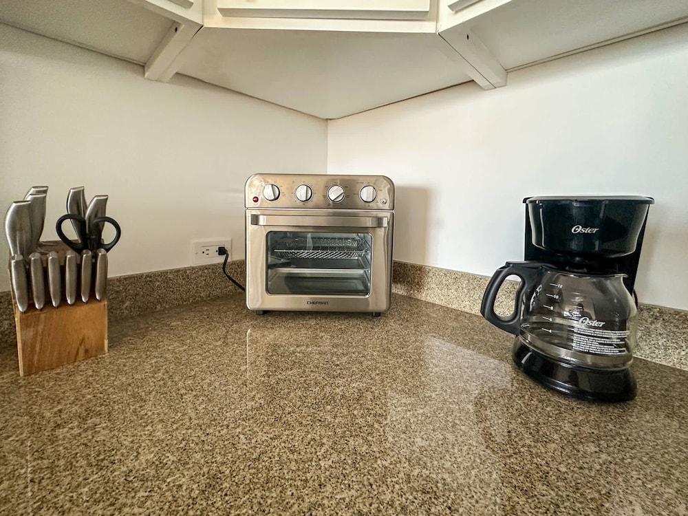 Steps to Sandy Beach Pool Renovated 2BR Condo