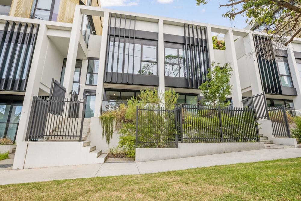 StayAU Modern Townhouse