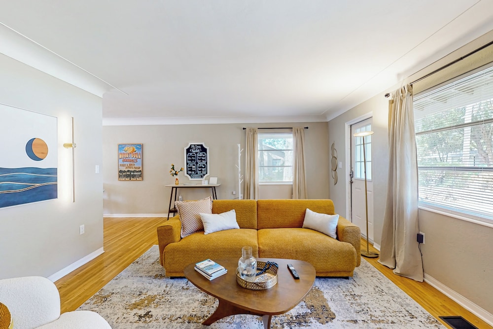 3BR Dog-friendly House, Central A/c, Cornhole