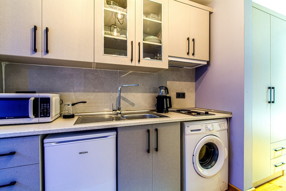 Studio Flat Close to Kennedy Avenue in Fatih