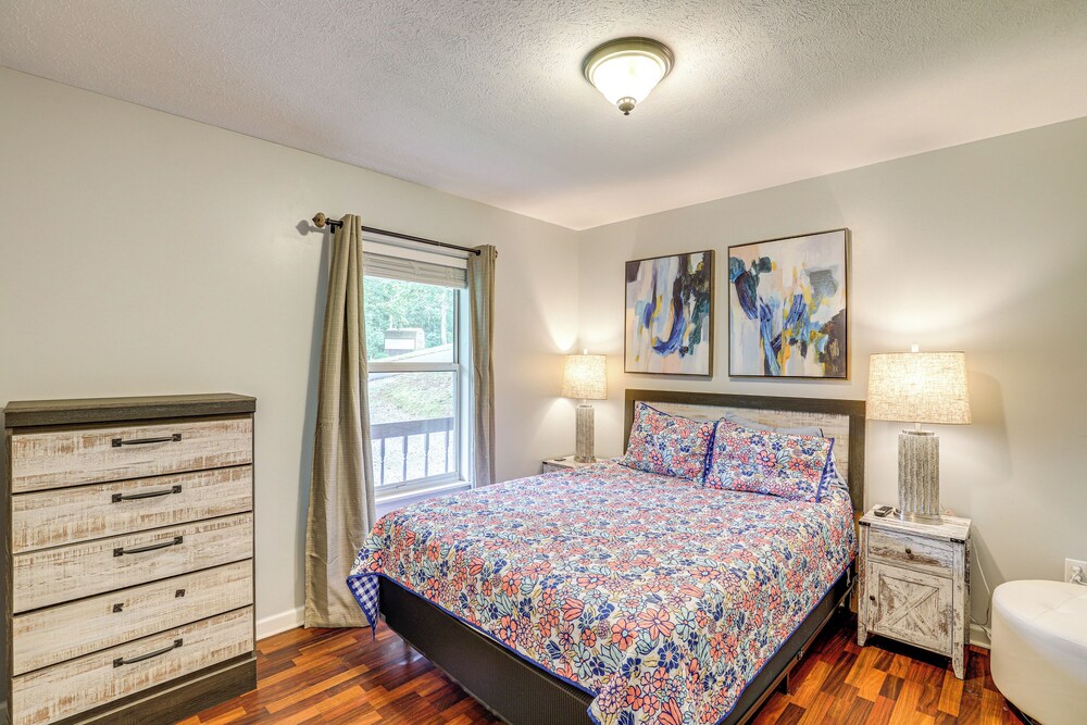 3 Mi to Cherokee Reservoir: Blue Haven Bungalow