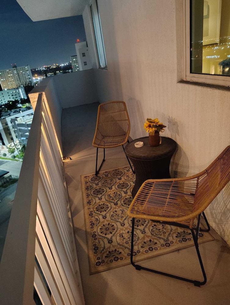 2Br2Ba Next To Jackson Memorial Hospital