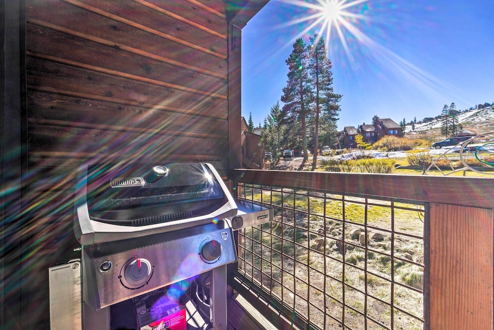 Walk to Ski Resort: Tahoe Donner Studio w/ Balcony view 2