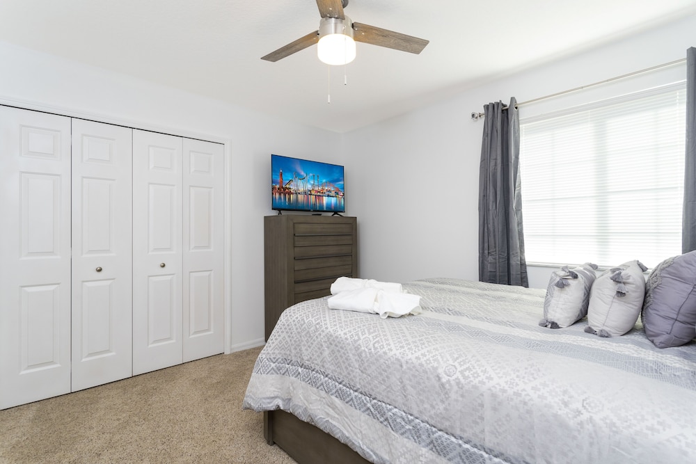 Beautiful 5Bd Single Family w/ Game Room @ 106 Lake Wilson Preserve - Image 5