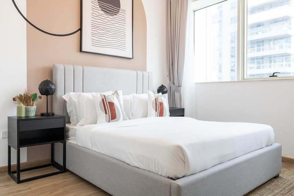Dubai Marina - Stunning Huge 4 Bedroom Apts Near JBR - Gym - Pool - Parking by Sojo Stay