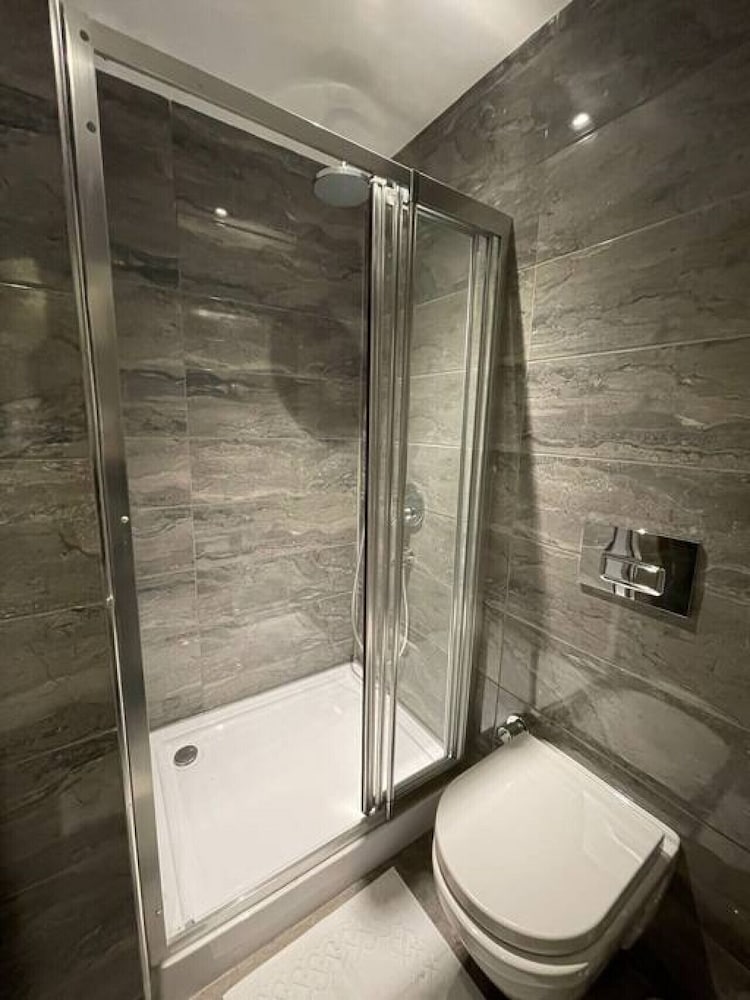Brand-new 2 1 Apartment-near Mall of Istanbul