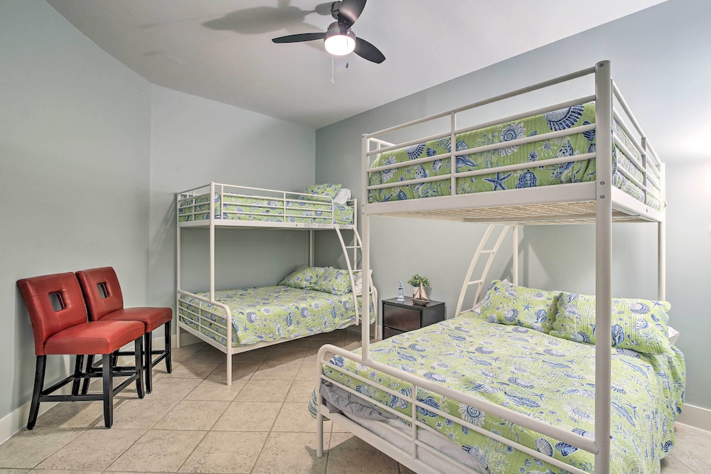 South Padre Island Retreat w/ Beach Access! view 2